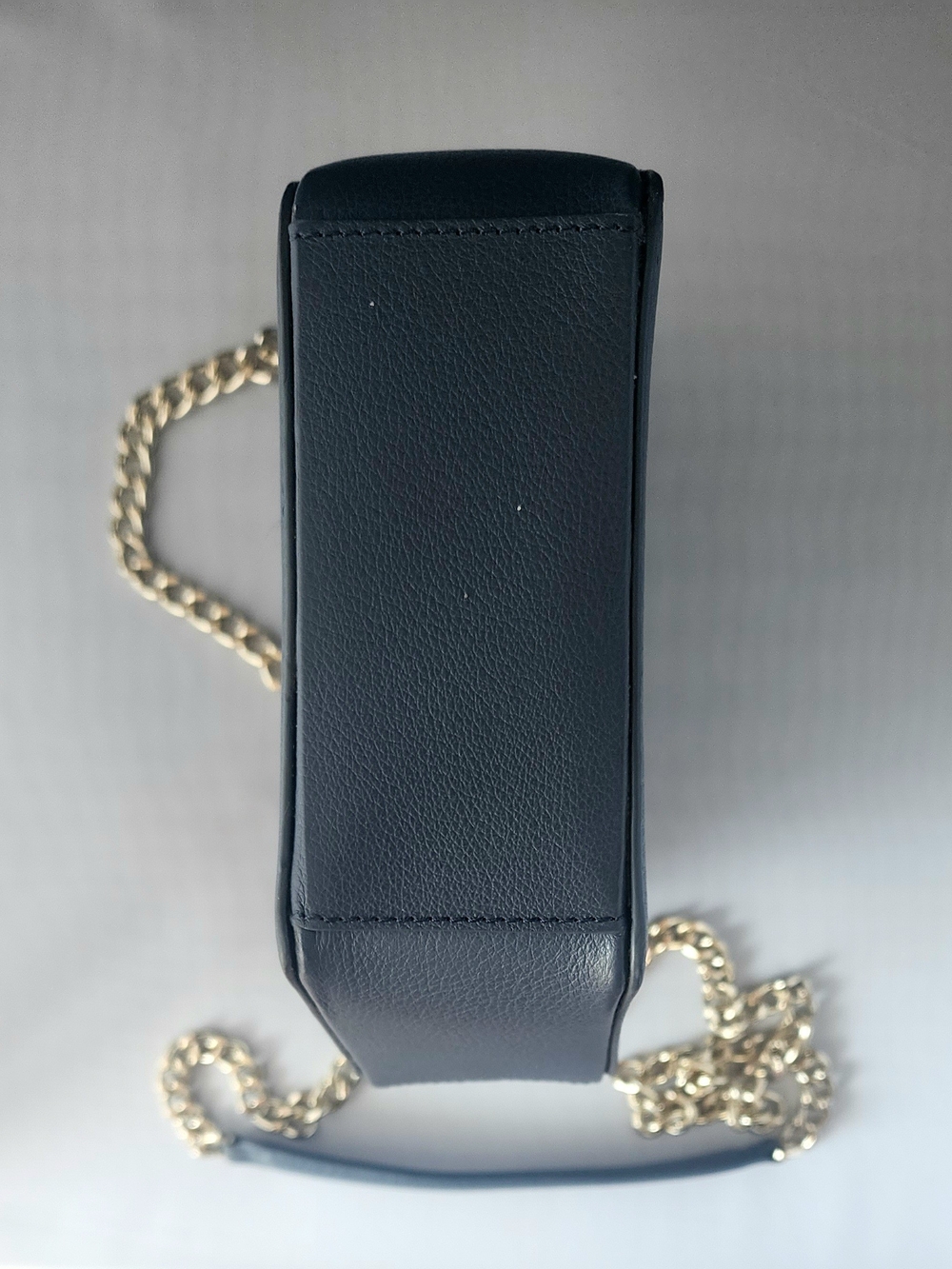 BEE & KIN 'SIDEKICK' Blue Hexagon Crossbody with Gold Chain Strap - Picture 6 of 8